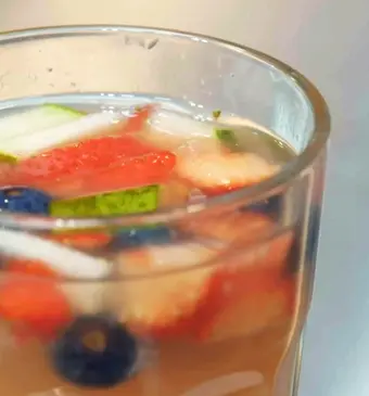 Fruitpunch met appelsap en kokosrum
