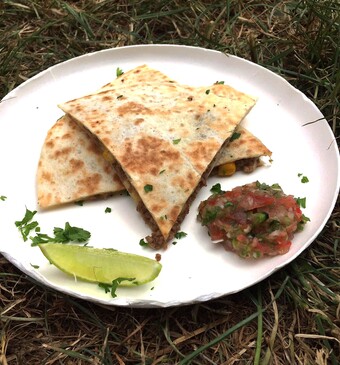 Quesadilla met salsa van tomaat