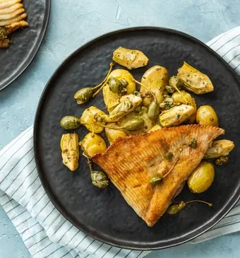 Rogvleugel met artisjok, kapperappeltjes & crushed potatoes
