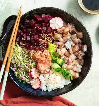 Pokébowl met haring en biet