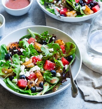 Gegrilde watermeloen salade met feta en waterkers