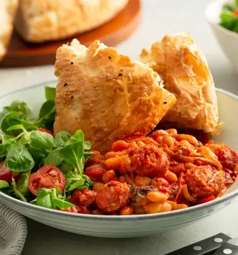 Ovenschotel met chorizo en bonen