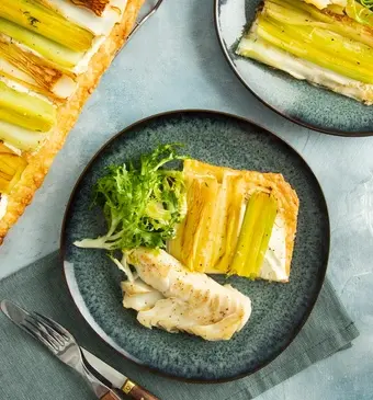 Preitaart met pangasiusfilet en frisée