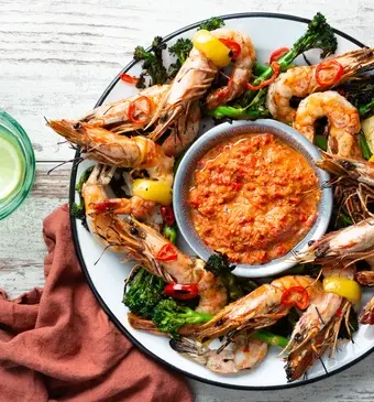 Gegrilde gamba's met romescosaus