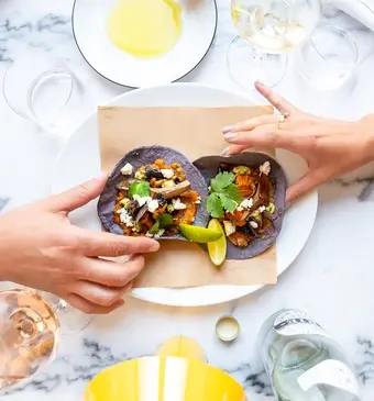 Paddenstoelen taco’s met poblano crema en queso fresco