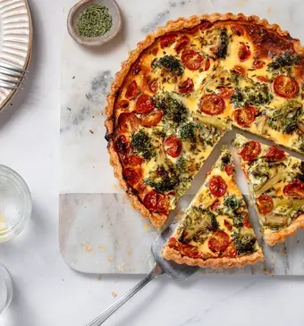 Quiche met cherrytomaat en broccoli