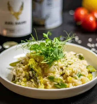 Risotto met paddenstoelen en groene asperges