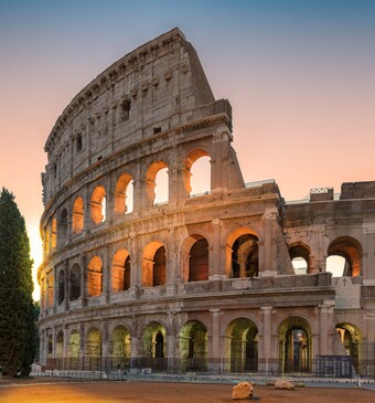 colosseum in rome met zonsondergang
