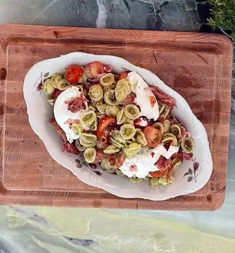 pastasalade met mortadella en burrata