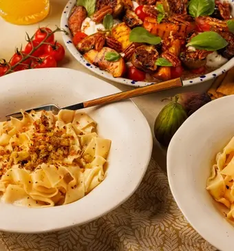 Cacio e Pepe en vijgen-perziksalade van douwe bob