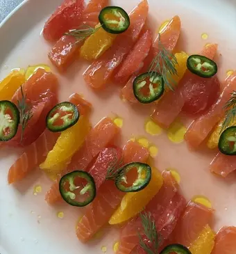 Zalm crudo met sinaasappel en grapefruit