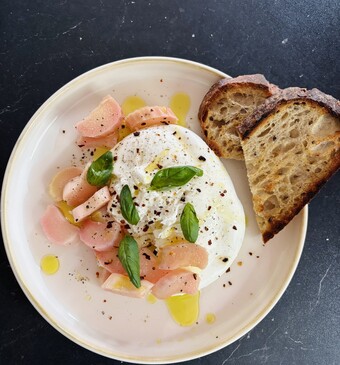 pickled rabarber burrata