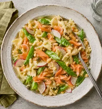 Pastasalade met gerookte zalm