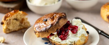 RZK scones met lemoncurd en frambozenjam