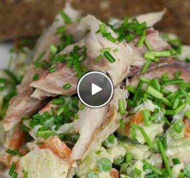 Poolse salade met gerookte makreel