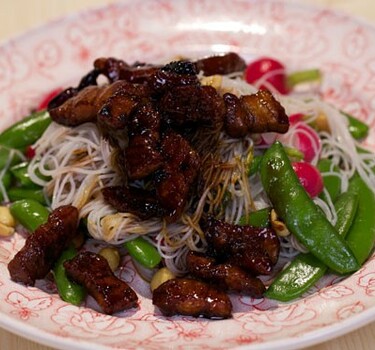 Aziatische spekreepjes met mihoensalade