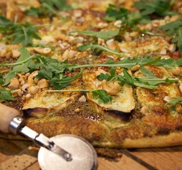 Brie-pizza royale