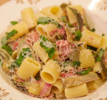 Pasta con carciofi e mozzarella (Pasta met artisjok en mozzarella)