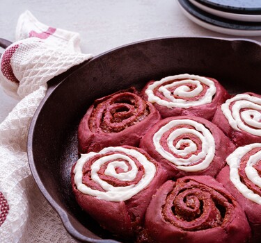 red velvet cinnamon rolls