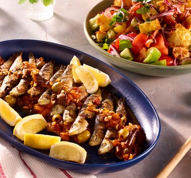 Panzanella met caponata en sardines