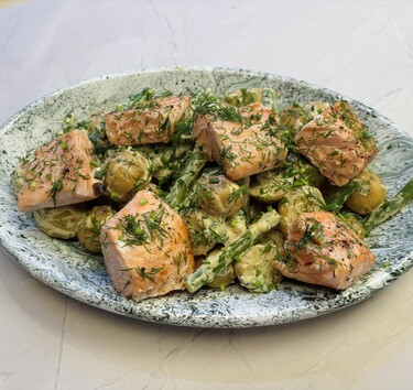 Aardappelsalade met sperziebonen en zalm