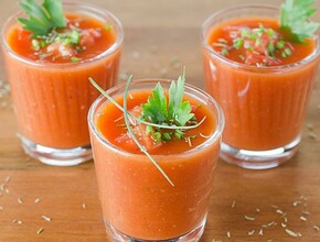 Gazpacho met oude kaas (to go) Miniatuurvoorbeeld
