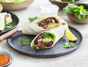 Pulled beef wraps met avocado, koriander en zure room Miniatuur