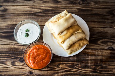 Gevulde pannenkoek met gyros en tzatziki Miniatuur