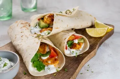 Maaltijd-wraps met kip, avocado en yoghurt-knoflooksaus