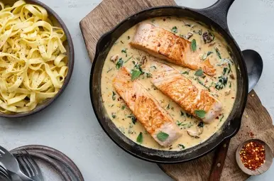 Zalm in romige saus met tagliatelle