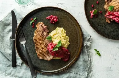 Karbonade met zoetzure rabarberchutney