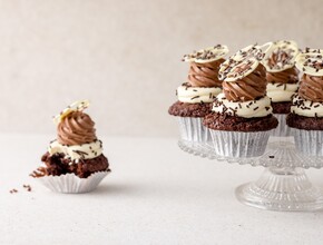 Driedubbele chocoladecupcakes