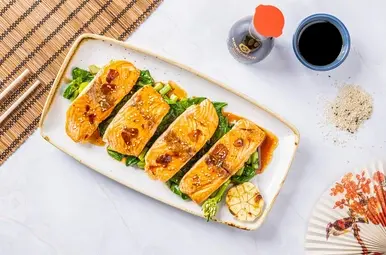 24Kitchen-AsianStreetFood- TeriyakiZalm_2.jpg