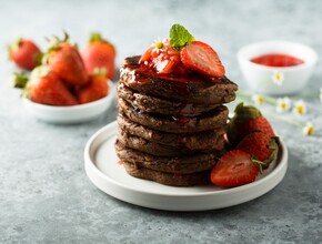 Chocoladepannenkoeken met aardbeien