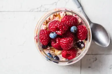 Overnight oats met kaneel, kardemom en amandelen