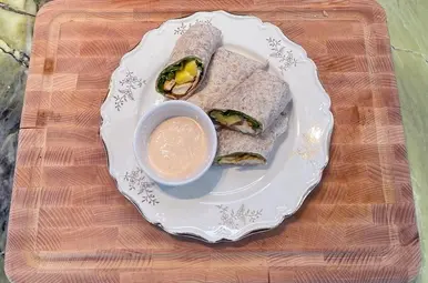Spicy chicken wrap op een brod