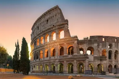 colosseum in rome met zonsondergang