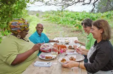 shirma dineren aan tafel