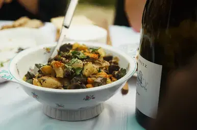 Een slakkenstoof gemaakt met lokale escargots.