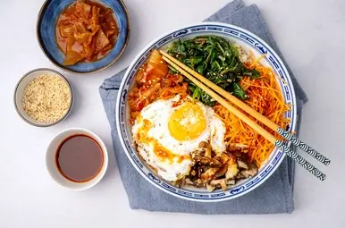 Snelle bibimbap uit het programma Lekker Snel!