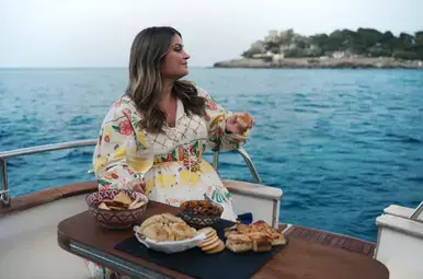 Miljuschka gaat op boottocht in Palermo.