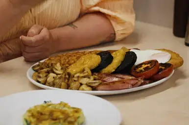 English breakfast bij Pellici's in Londen voor het programma Dish is Europe.