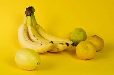 Bananen en citroenen.
