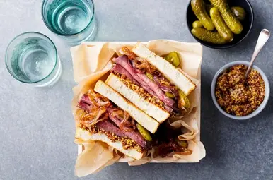 Goedgevulde sandwich.