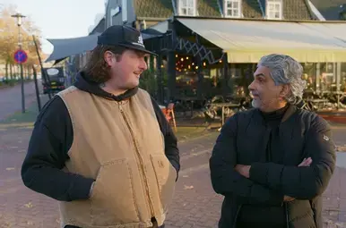 Perry en Soenil lopen buiten