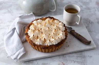 Salted caramel meringue taart