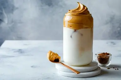 whipped coffee in een glas