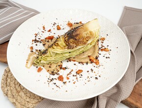 Gekaramelliseerde spitskool van de BBQ 