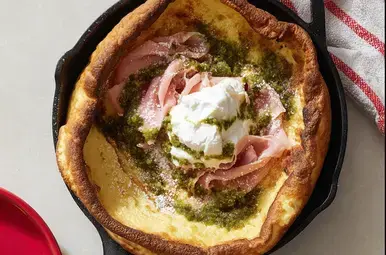 dutch baby met mortadella, pesto en burrata