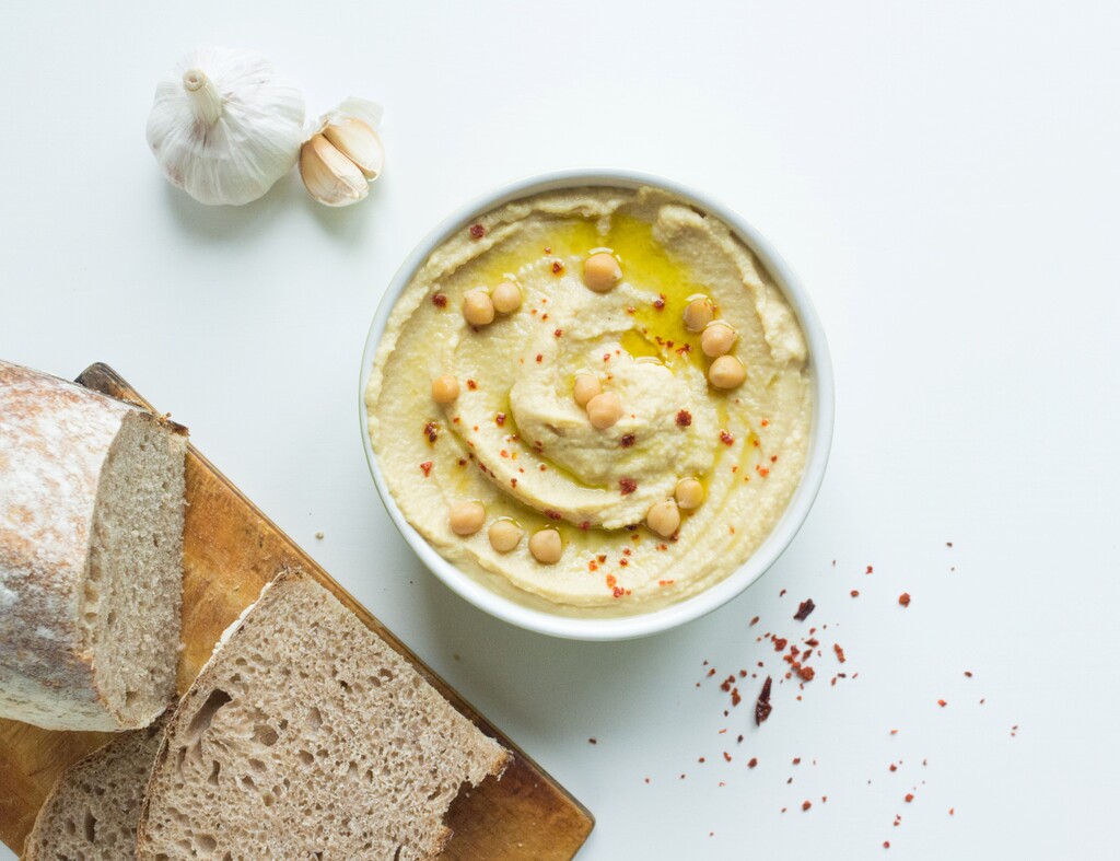 Échte hummus maken? Expert: met dit ingrediënt wordt-ie extra smeuïg